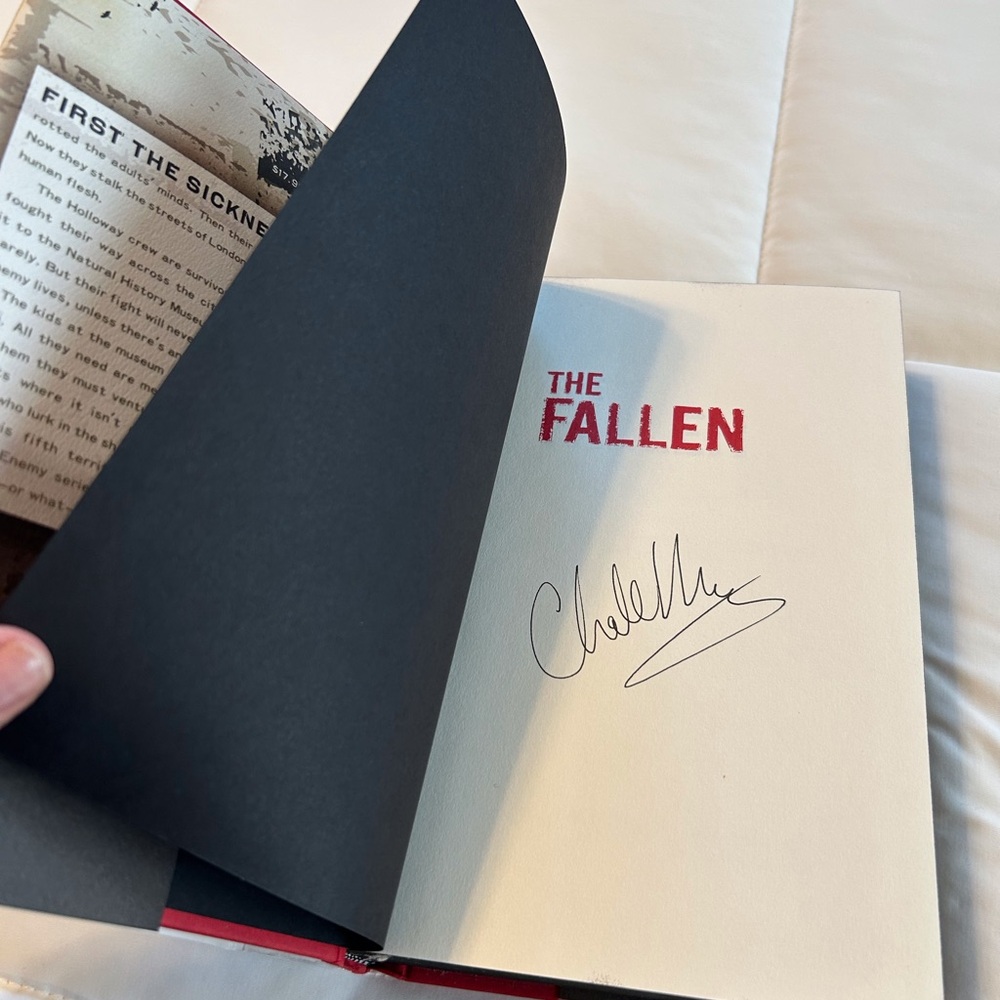 'The Fallen' Exclusive Signed Edition - Picture 2 of 5